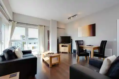 Bright and spacious living area in Basingstoke skyline serviced apartments with contemporary furnitu.