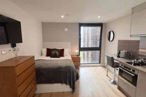 Modern studio apartment at Aberdeen Art Gallery Aparthotel with kitchenette and city view.