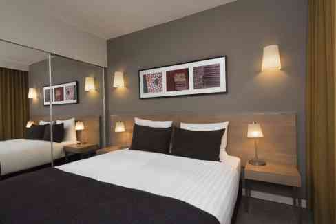 Hotel bedroom at Hamburg Michel Aparthotel with contemporary design and comfortable bedding.