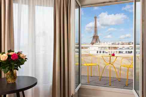 Eiffel Tower view from the balcony of Paris La Motte - Picquet Grenelle Aparthotel, with outdoor sea.