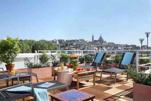 Rooftop terrace at Paris Montmartre Blanche Aparthotel with city views and outdoor seating.