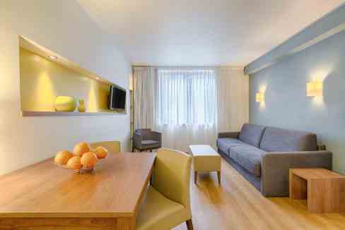 Apt living room at Paris Place d'Italie Aparthotel with contemporary furniture and natural light.