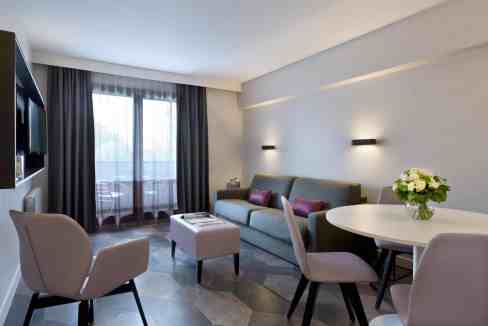 Comfortable living space at Paris Trocadéro Aparthotel with elegant decor and cozy seating area.