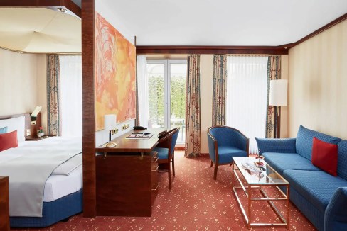 Interior view of Bonn Museum Koenig Aparthotel room with modern furnishings.