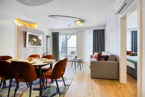 Apt in Vienna Meidling with stylish living and dining space, balcony, and contemporary decor.