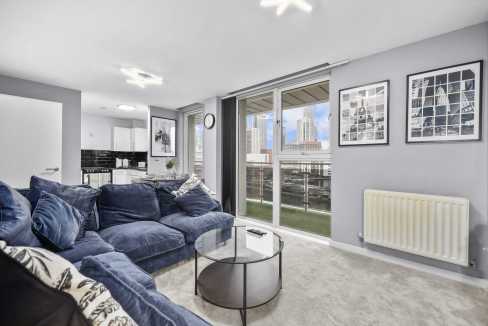 Bright living space with large windows overlooking Canary Wharf skyline.