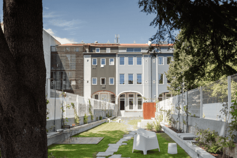 Exterior view of Porto Boavista Apartments in Porto, Portugal. Modern building with landscaped garde.