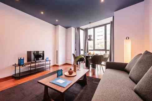 Modern living room in Avenida de Roma Apartments with stylish furniture and natural light.