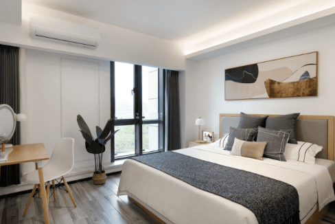 Elegant hotel room featuring contemporary furnishings and natural light in Hangzhou Xiasha Aparthote.