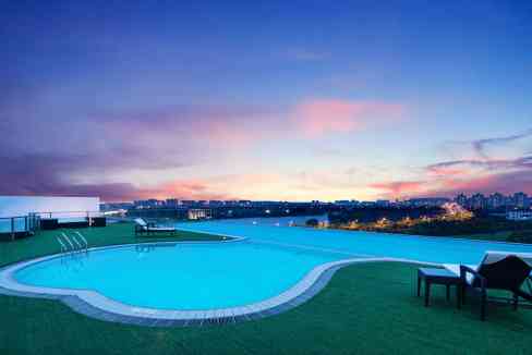 Rooftop swimming pool with city skyline view at Shanghai Sunland Green Aparthotel, perfect for relax.