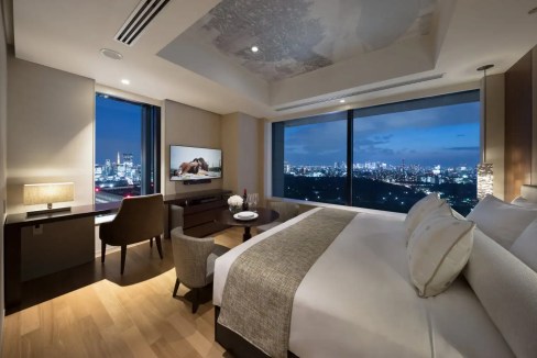 Modern hotel room in Tokyo Otemachi with panoramic city skyline views at night.