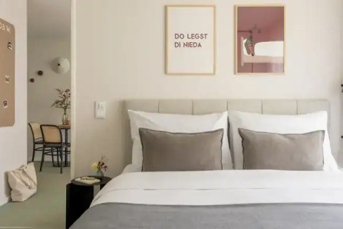 Contemporary bedroom with neutral tones and stylish decor in Munich City West Suites.