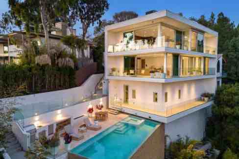 Contemporary villa with infinity pool and spacious terraces in Beverly Hills.