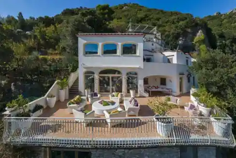 Elegant villa with panoramic views and outdoor terrace in Positano.