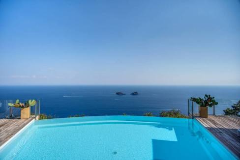Infinity pool overlooking the sea at Sorrento Azure Villa.