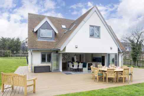 Contemporary house with spacious outdoor deck and garden in Cheltenham.