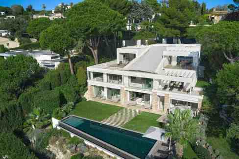 Modern luxury villa with infinity pool and lush garden in Vallauris.