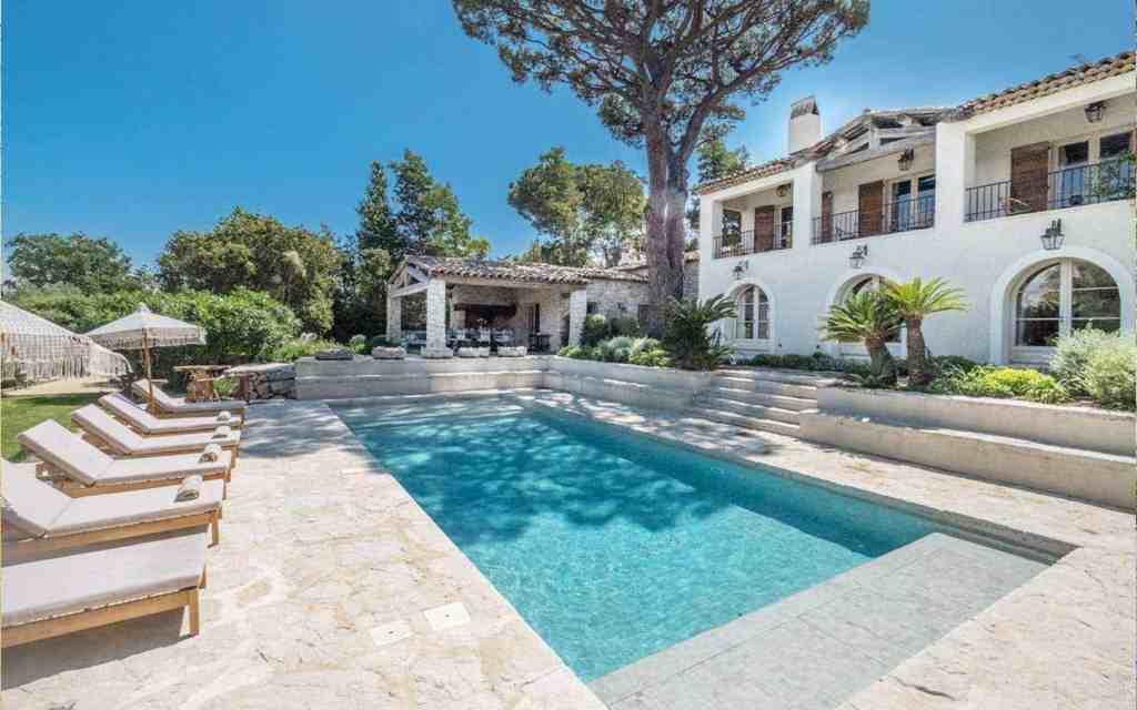 Elegant villa with swimming pool and lush garden in Saint-Tropez.