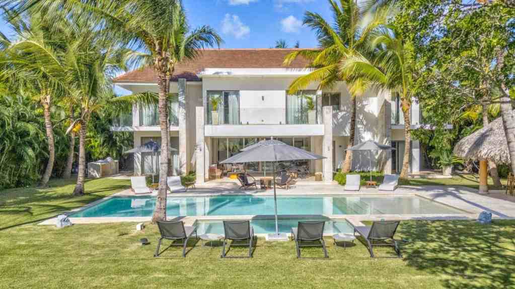Elegant villa with private pool and tropical garden in Punta Cana.