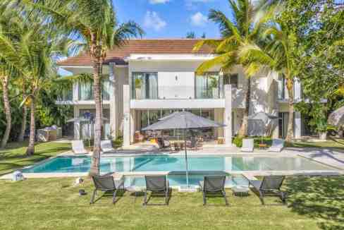 Elegant villa with private pool and tropical garden in Punta Cana.